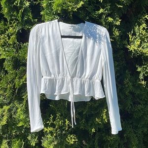 Aritzia Sunday Best long sleeve crop top in white